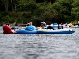 libbyital's tweet photo. Really wish they would keep their promise of #notubers #thissummer on the Cowichan River. Garbage,drinking,and disturbing salmon beds can't be good for the ecology can it? #wecandobetter @COWICHANLAKE @cityofcowichan https://t.co/GW9HWXQPqi