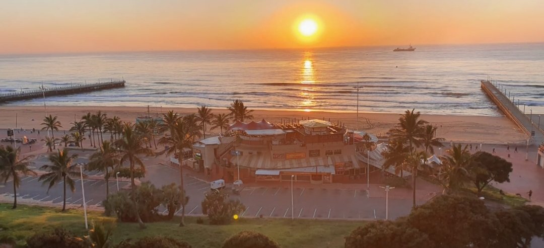 Figjamfan's tweet photo. This is my City 😎 Beautiful winter's morning ❤🙏 #SunRise #SouthAfrica 🇿🇦 #Africa #Durban #Promenade #BeachFront #NorthBeach 🏝🌅🌊🌞 https://t.co/lxoQhSlxMu