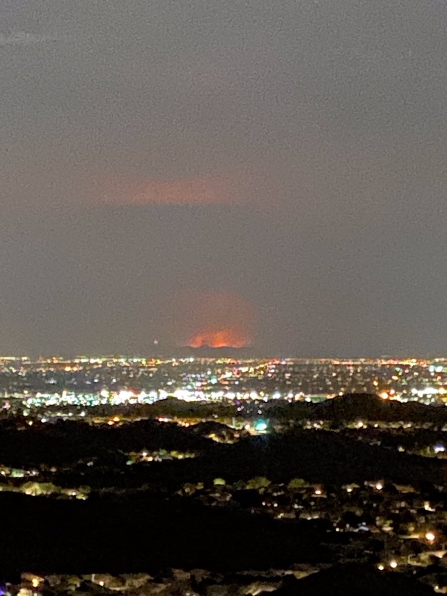 JorgeTWeather's tweet photo. #SawtoothFire seen from South Mountain tonight...

📷: Denise @abc15 #azwx #azfire https://t.co/XFxdacZpY2