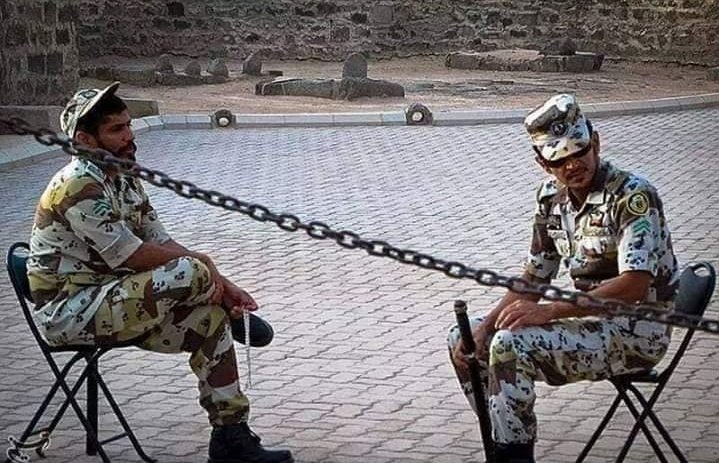 Jannatul Baqi Kabrastan Nahi Zindan Haii.. Tale Kabrastan Main Nahi Zindano Main Lage Hote Hai.. Kabhi Kabr Par Bhi Chhadee(Stick) Lekar Foji(Soldiers) Khade Hote Hai?
Aaj Tak Taziyane Lekar Foji Khade Huve Haii.💔😭
-Shaheed Allama Nasir Abbas Multan
#RebuildBaqi #JannatulBaqi