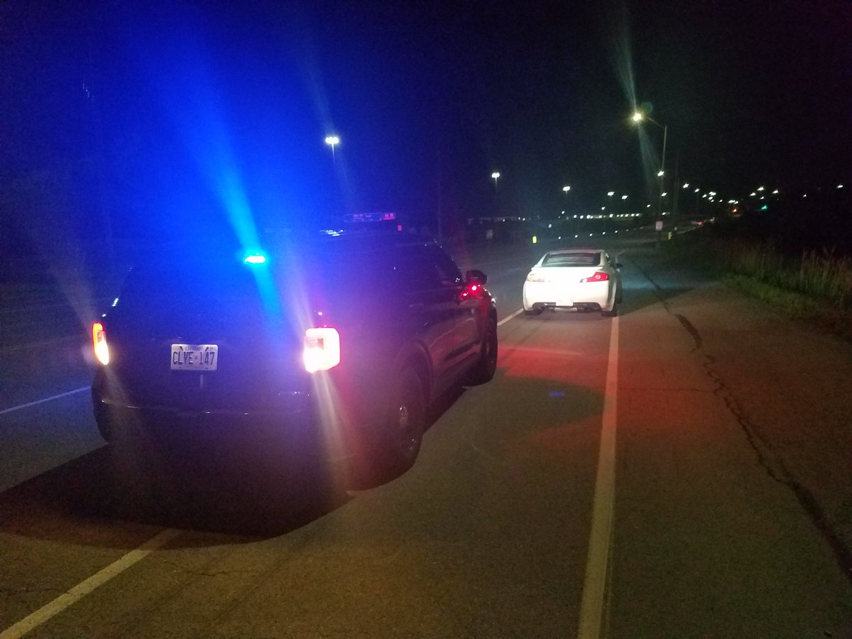 PRPRoadSafety's tweet photo. Motorist stopped for driving without full lighting system activated on Steeles Av in #Brampton.
Make sure your full lighting system is on after dark (and in bad weather), and always operational.
#CarPrep #BeSeen #RoadSafety https://t.co/2aikOtsRwy