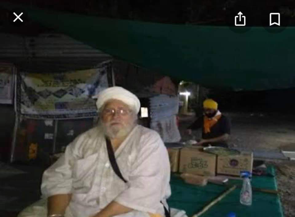 CitizenKamran's tweet photo. #HerosOfCovid19 #HerosOfMaharashtra
81 year old feeds 2 million travelers since the past 2 months of #lockdown on a remote Maharashtra highway
So much positivity, goodness, kindness and empathy from so many wonderful people during this crisis.
May their tribe increase.
1/5 https://t.co/10OXOLsv8a