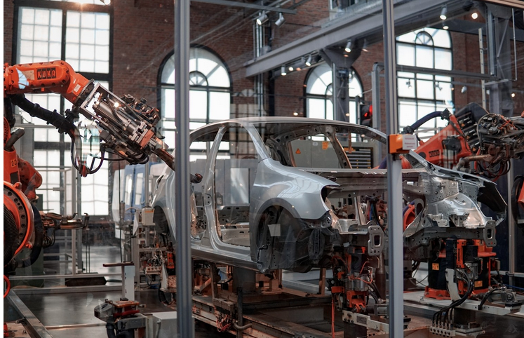 6 Focus Areas for a Manufacturing Company to ride the Covid-19 storm. In the manufacturing sector, the lock-down has crippled operations. Learn how to manage: People, SCM, WCM, Customer, BCP &amp; Cybersecurity. Read <a href="/tanay_chitre/">Tanay Chitre</a> article : bit.ly/2zDP1bz <a href="/KhinvasaraGouri/">Gouri Khinvasara</a>