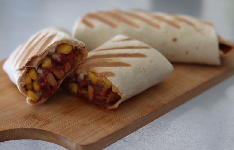 mallaury___d's tweet photo. Un peu d'รฉpices dans vos assiettes, au menu : wraps healthy ร la mexicaine sans matiรจre grasse. Un vrai dรฉlice ! ๐ฏ
โก๏ธ https://t.co/z7BFfpDGzZ
#wrap #wraprecipes #recipes #mexicanfood https://t.co/0TZhS8uYAp