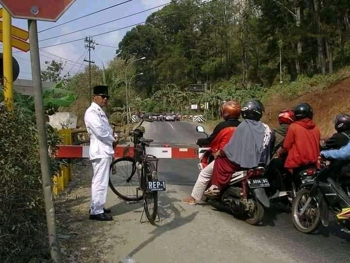 memefess's tweet photo. Negara sedang gawat yeet! ketika edotensei digunakan https://t.co/UfhauEyt3x