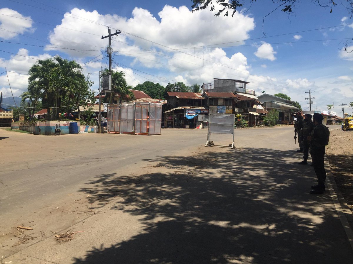 PNP_SAF65SAC's tweet photo. On June 1, 2020 Personnel of 65SAC provided Police Assistance/Area Security at Quarantine Control at F.I Intersection, Fabrica, Sagay City, Negros Occidental.

#PNPPatrolPlan2030
#SpecialActionForce
#SAFCares
#ToServeAndProtect
#PNPKakampiMo
#StayHomeSaveLives
#WeHealAsOne https://t.co/NIuZZTNSjh