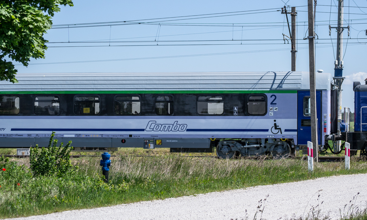 bazawagonow's tweet photo. Pierwszy gotowy wagon Combo #111A_30 dla @PKPIntercityPDP został wczoraj przetransportowany z #PESA Bydgoszcz SA do poznańskiego IPS.
Jest to wagon z numerem 50 51 84-78 077-1 (ex. #111Aw). https://t.co/YeDDYeZ3mC