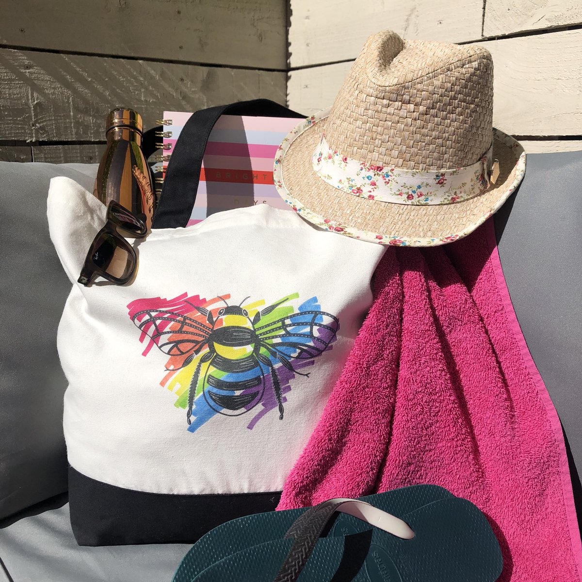 MigratingArt's tweet image. YES to the “PROUD TO BEE” #Manchester deluxe tote 🏳️‍🌈