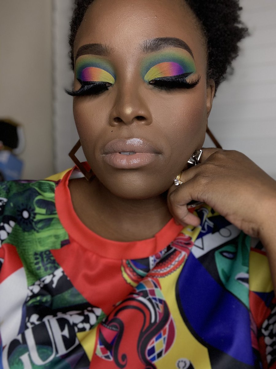 _Sam_Kay's tweet photo. It’s the blend for me 😜
.
.
Product deets ⤵️
.
@bdg_samkay 
Lashes “662”
.
@thecrayoncase 🖍 ibrow pomade in ebony 🖍 mattebook
🖍 sharp me
🖍 chalk dust y
🖍 highlighter concealer 14
🖍 watch me blush 🖍 anglowla
🖍 clean kisses https://t.co/iBooZYe6nW