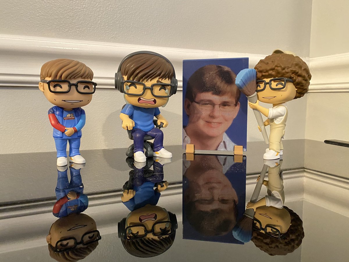 CarsonYoutooz's tweet photo. ummm ok guys so im a littel confused today. (look at image below now) ok so i like youtoonz and all but who are any of these fucking people???? https://t.co/Vrf374QrtK