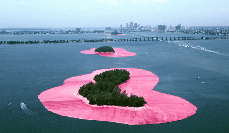 cromacultura's tweet photo. Fallece el artista búlgaro Christo Vladimirov Javacheff quien, junto a Jeanne-Claude, realizaba instalaciones artísticas que envolvían estructuras creadas por el ser humano y por la naturaleza: https://t.co/2DRqOc4HG9
#landart #nature #contemporaryart #BuenosDías https://t.co/Ast8D5Nk2r