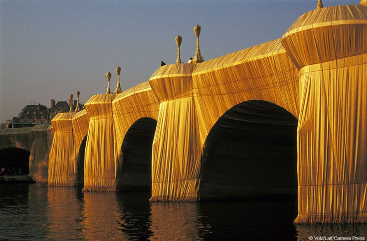 cromacultura's tweet photo. Fallece el artista búlgaro Christo Vladimirov Javacheff quien, junto a Jeanne-Claude, realizaba instalaciones artísticas que envolvían estructuras creadas por el ser humano y por la naturaleza: https://t.co/2DRqOc4HG9
#landart #nature #contemporaryart #BuenosDías https://t.co/Ast8D5Nk2r