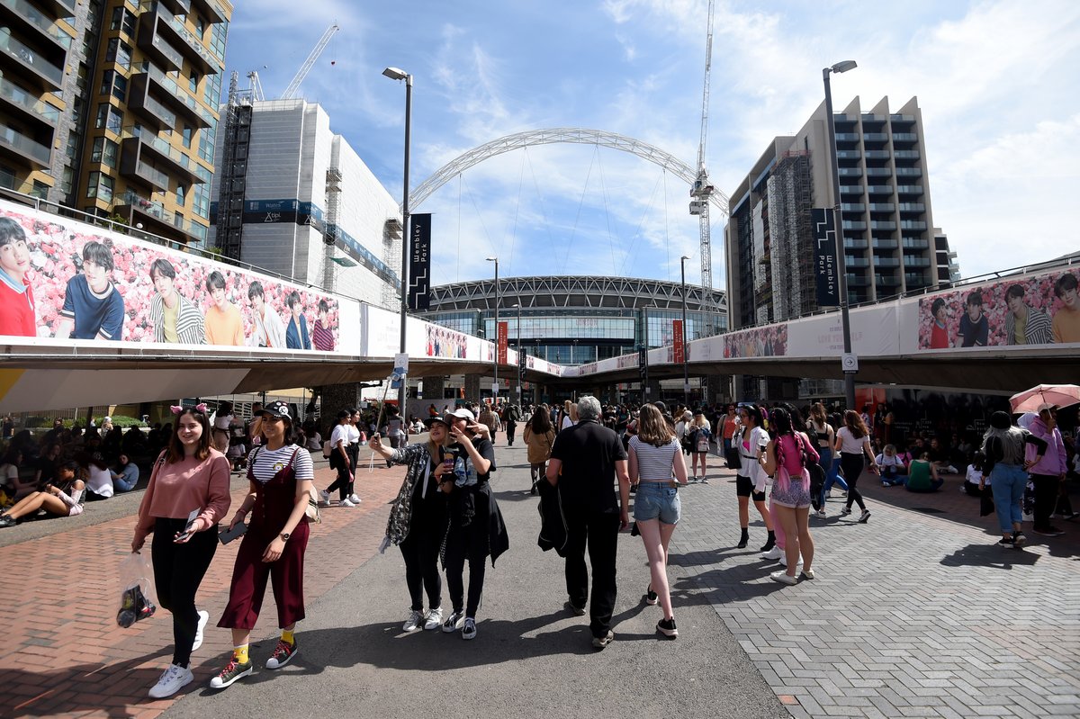 Wembley Stadium (@wembleystadium) on Twitter photo Seven idols. One iconic stadium.
One year ago today, <a href="/BTS_twt/">λ°©νμλ
λ¨</a> made history at Wembley as they performed 2 sold out shows under the archποΈ
An incredible weekend. Take us back. π
#OTD | #BTSxWembley Seven idols. One iconic stadium.
One year ago today, <a href="/BTS_twt/">λ°©νμλ
λ¨</a> made history at Wembley as they performed 2 sold out shows under the archποΈ
An incredible weekend. Take us back. π
#OTD | #BTSxWembley