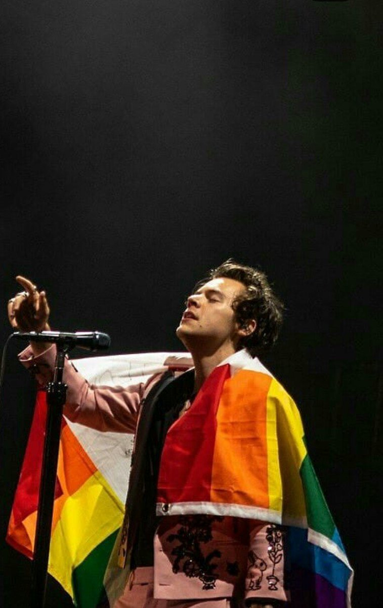 harry styles and pride flags: a very lovely thread ♡