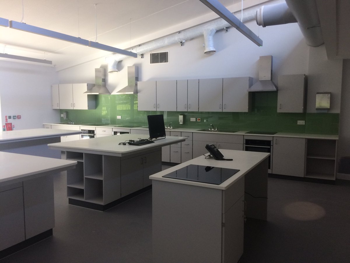 angelamdrew's tweet photo. @bromleyhs transformed. Designated play areas; new teaching spaces; junior girls in the senior school. Thanks to all the staff whose hard work and planning have made it possible for us to welcome back many more of our girls today @GDST #FidesEtOpera @GSAUK https://t.co/j7v71eh69q