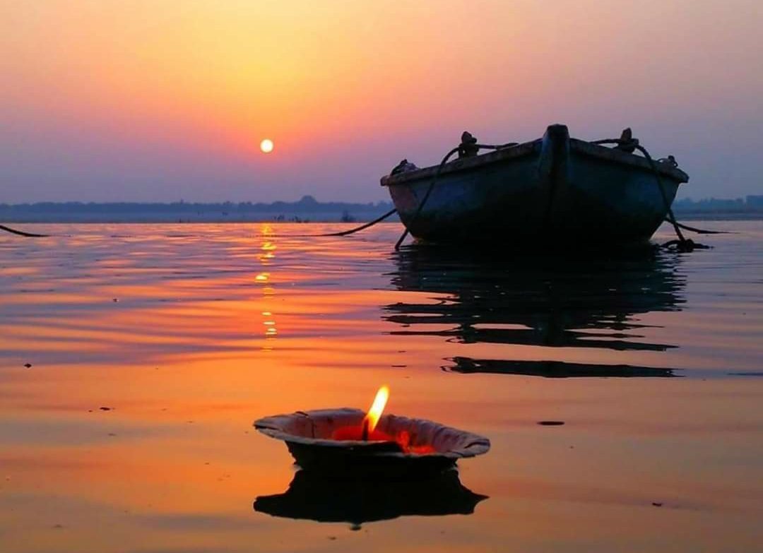 kavinikunj's tweet photo. देवि! सुरेश्वरि! भगवति! गंगे त्रिभुवनतारिणि तरलतरंगे ।
शंकरमौलिविहारिणि विमले मम मतिरास्तां तव पदकमले ॥॥
जीवनदायिनी माँ गंगा के पावन पर्व "गंगा दशहरा" पर आप सभी को हार्दिक बधाई एवं शुभकामनायें |
#HarHarGange #NmamiGange ♥️🙏 https://t.co/ulVpWQqRUH