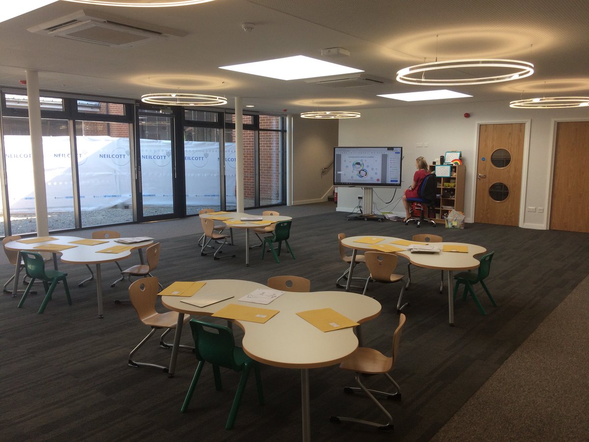 angelamdrew's tweet photo. @bromleyhs transformed. Designated play areas; new teaching spaces; junior girls in the senior school. Thanks to all the staff whose hard work and planning have made it possible for us to welcome back many more of our girls today @GDST #FidesEtOpera @GSAUK https://t.co/j7v71eh69q