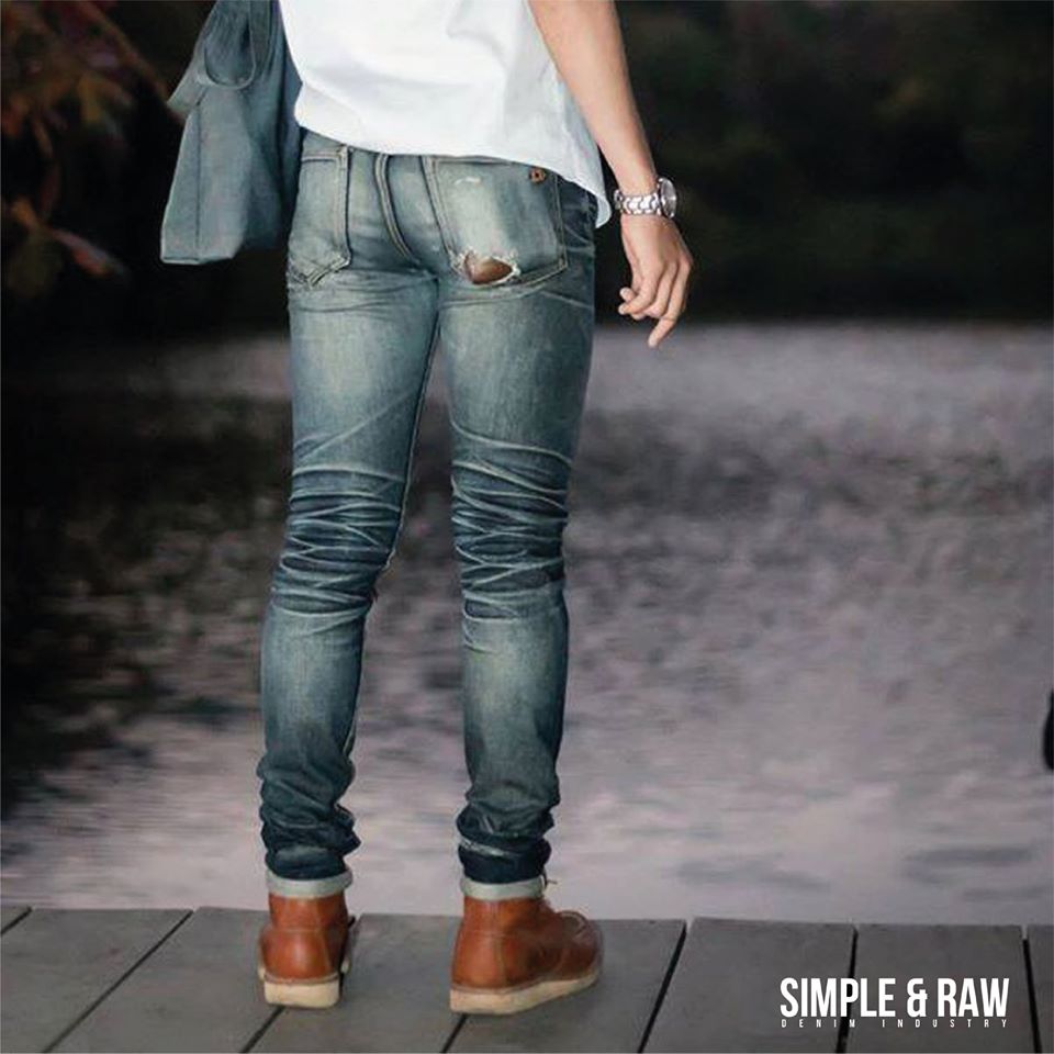 SimpleAndRaw's tweet photo. ความสุขของบางคนไม่ใช่ ปลายทาง แต่อยู่ที่ระหว่างทาง #นักเดินทาง
#SimpleDay กับ Sk805 DarkBlue Selvage
.
🙏Thank you for nice pic kub 🙏
Review By: Anupong Ice
.
#SimpleAndRaw #BasicSeries
#CustomerReviews
#Sk805 #DarkBlue #Denim https://t.co/sKcikgilia