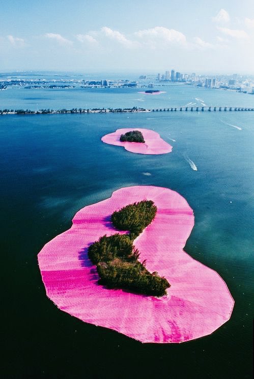 fadouce's tweet photo. Au-delà de son œuvre majestueuse, il a touché notre imaginaire. L’aventure de notre vie. 

Merci, Christo 1935 -2020 https://t.co/5rusCi5L8b