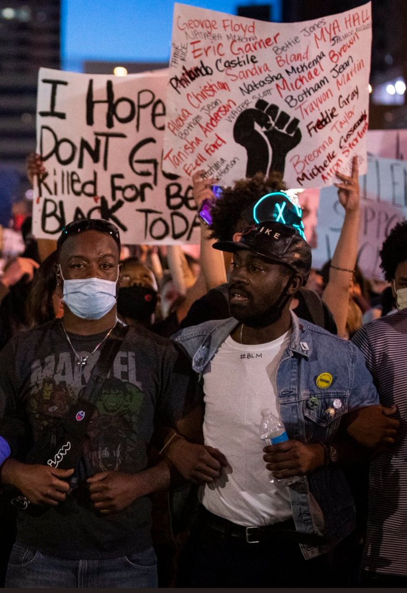 susiezygy's tweet photo. @CNN Don't forget this isn't the first time. Don't forget their names. #moderndaylynchings #murderedbyCOP THEY ACT NICE WHEN WE ON THE BALL
#protests #KentuckyProtests #lexingtonprotest #olivebranchliars https://t.co/2XyH6KUtdu