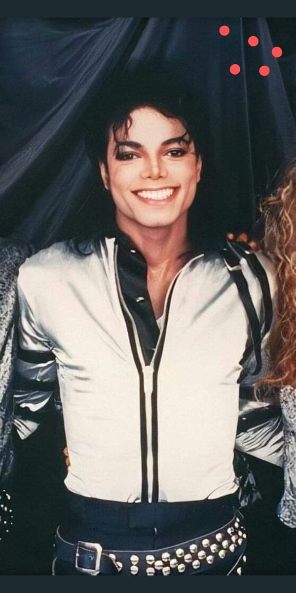 Erick98156181's tweet photo. #anonymus  así de grande tuviera la sonrisa MJ si pudiera ver qué ya no lo acusan de supuestamente violar niños si no que de ahora dio su vida por protegerlos, Grande ♥️ https://t.co/EU8h0Ot42B