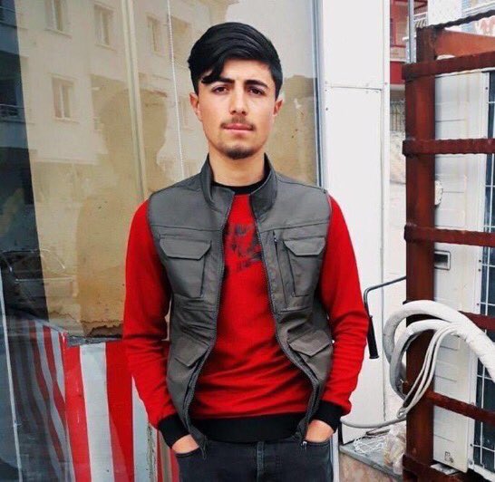 Çuvaldızı değil, toplu iğneyi dahi kendinize batırsanız neler çıkacak da, siz hala 10.000 km ötedeki devletlere insanlık dersi vermeye çalışın.
Barış 18 yaşındaydı, tek suçu Kürt olmaktı o suçunun bedelini canı ile ödedi.
Dallarımızı kırdınız, bahçeniz bahar görmesin
#BarışÇakan