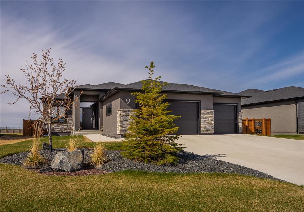RealEstatePEG's tweet photo. Don�t let go this opportunity in Oak Bluff! For more details on this listing, call today - 204-293-8899 https://t.co/sdBgfqjFAa