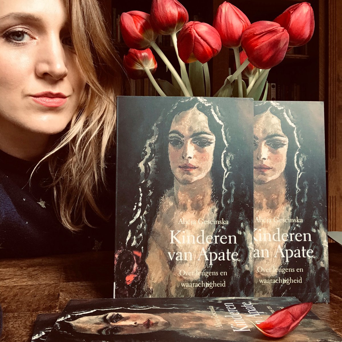 Gescinska's tweet photo. Vandaag begint de @MaandFilosofie. Jaarlijks wordt dit gevierd met een essay. Dit jaar is het uit mijn pen gevloeid. 'Kinderen van Apate' is nu te koop voor slechts 4,95 euro. Leve de filosofie! @LemniscaatNF #MvdF https://t.co/WJuT84Ltwa