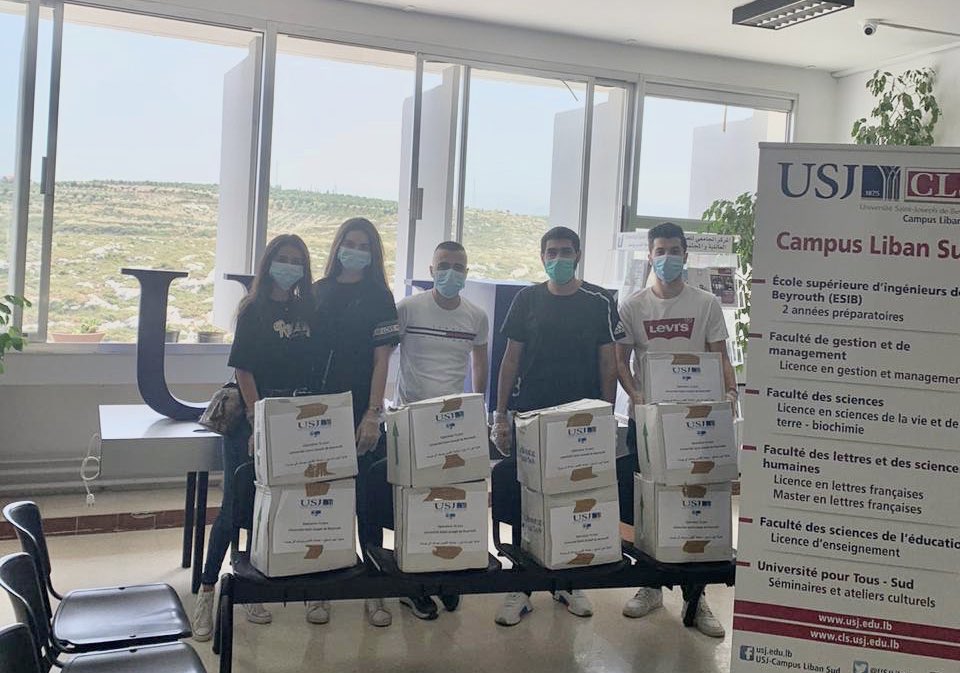 USJLiban's tweet photo. Les étudiants bénévoles du Campus Liban Sud (#CLS_USJ) au service des plus démunis à Nabatieh et à Jezzine.
Food drive w/ #O7_USJ - Pour vos donations 👉🏻https://t.co/ElbAOOVaut
#USJenmission https://t.co/q7g8VVOFeM