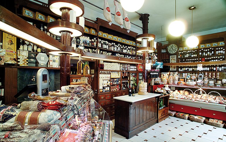 retailactual's tweet photo. 🛍️Pequeño comercio, la opción más segura para los consumidores➡️https://t.co/wcMZADuM9r #Comercio #comerciolocal #conelcomercio #yoconsumolocal #Retail #Desescalada https://t.co/JVzt3fcQev