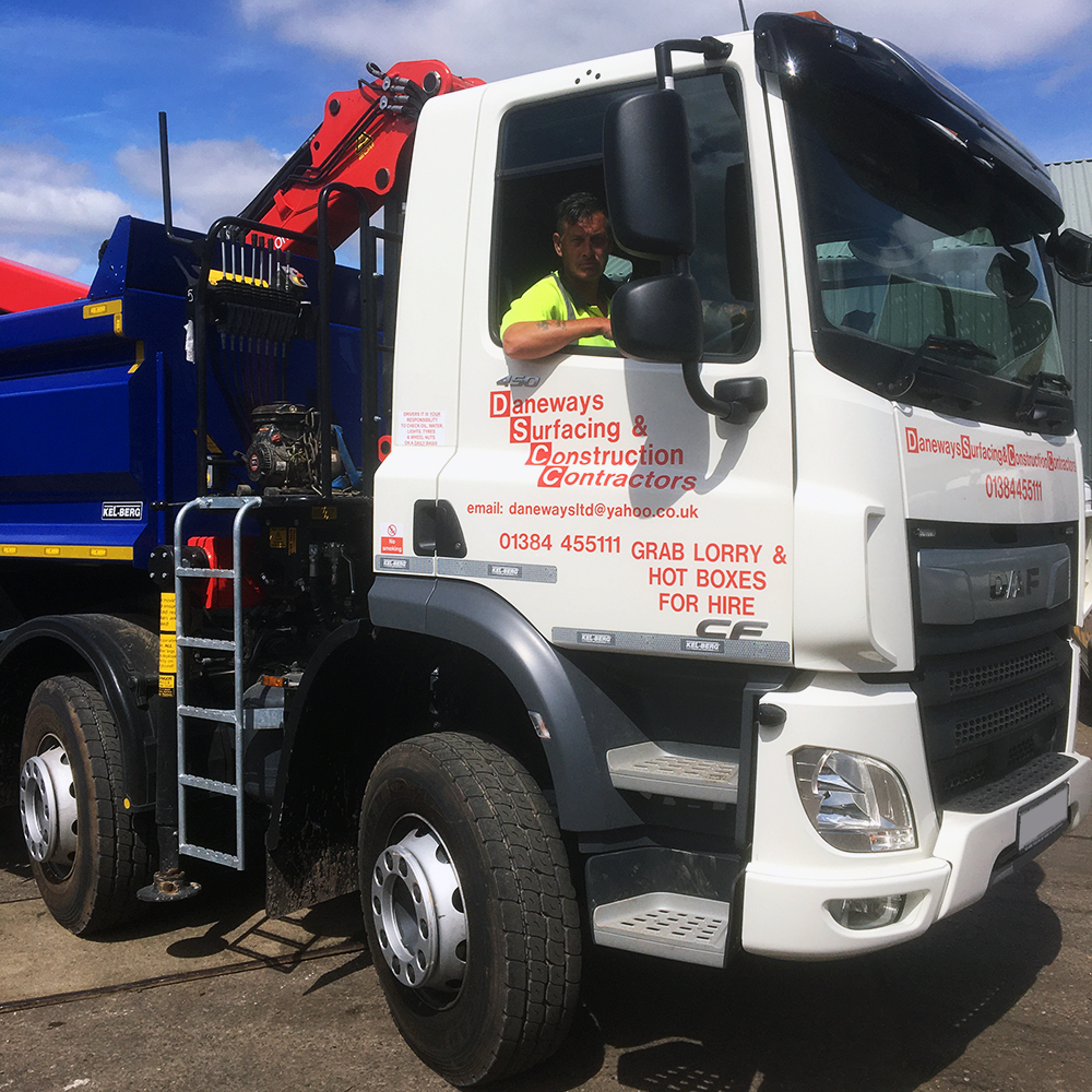 Kel_Berg's tweet photo. A few photos of Daneways new grab loader sign written up!
#signwritting #daf #kelberg #grabloader https://t.co/RWy30zBIL7