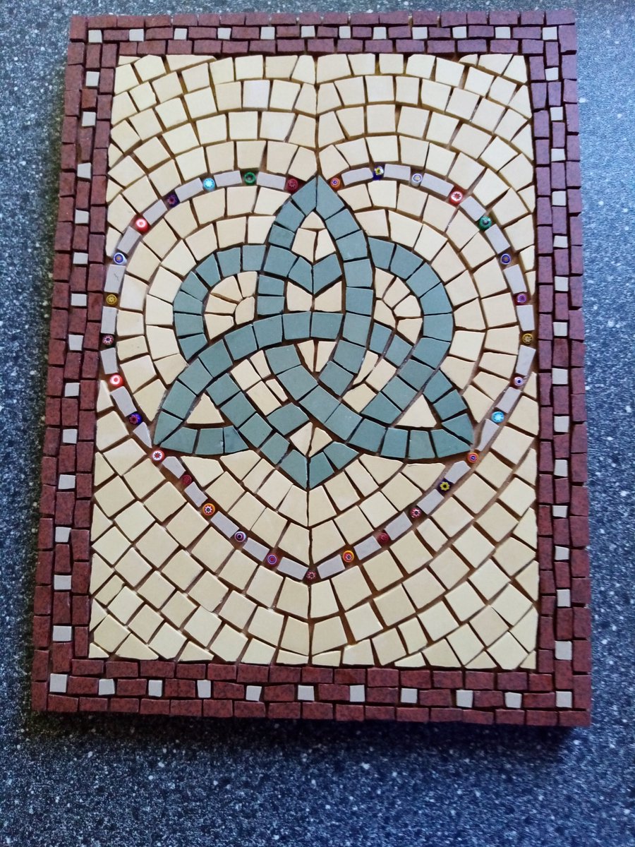 Although our befrienders and befriendees cannot yet meet in person, lots of them have used the time to get creative. 
One pair in particular video share some of their craft projects, and have a good chat at the same time 😀. They have been busy and the results are beautiful!