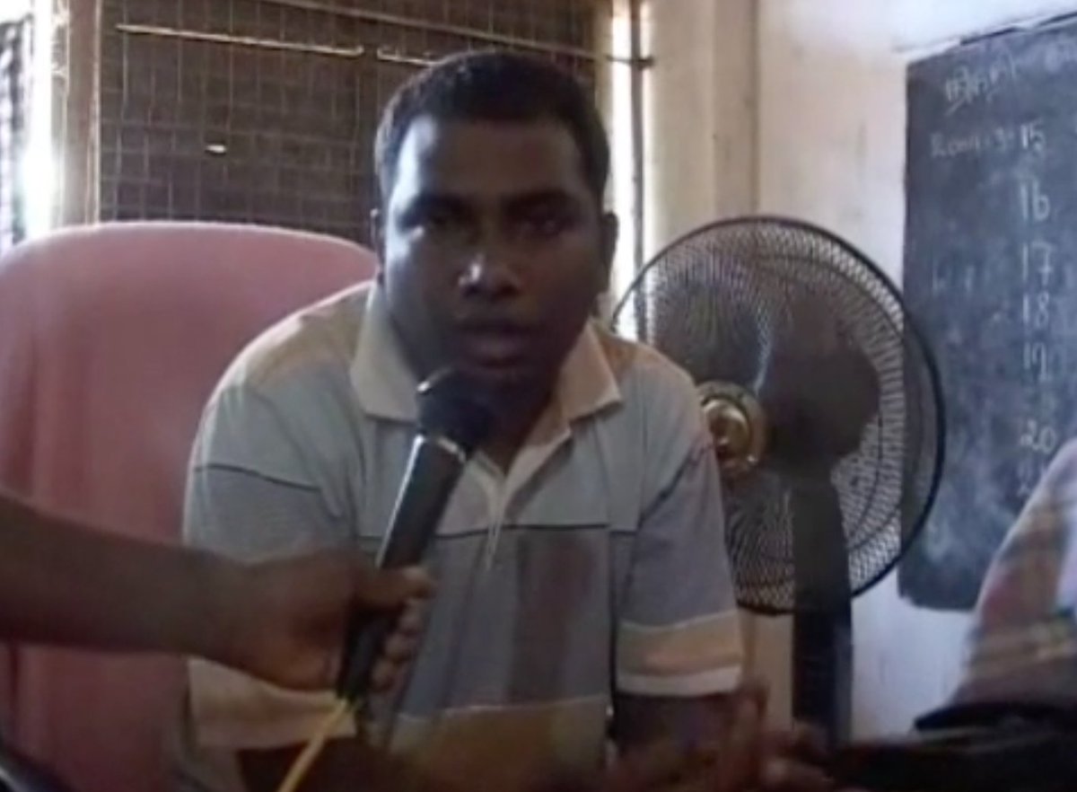 Thread. 1.This is  #tamil doctor . @drvarathan1 giving a TV interview on 23 April 2009 in the war zone in  #srilanka. He spoke to BBC, Al Jaz. & many others. His team saved thousands of lives.[He was later forced to flee his country & is now treating Covid patients in the USA].