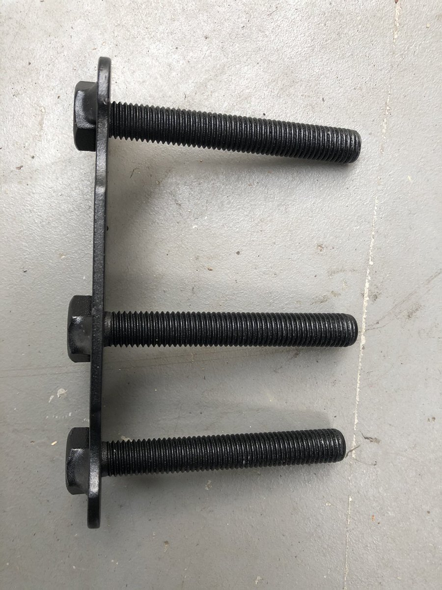 StarmoAuto's tweet photo. Good job @Witter_Towbars. Powder coat the thread on the bolt straps making it impossible to put the nuts on this VL37U. Another sign of impeccable quality control! https://t.co/crPhPiVqME