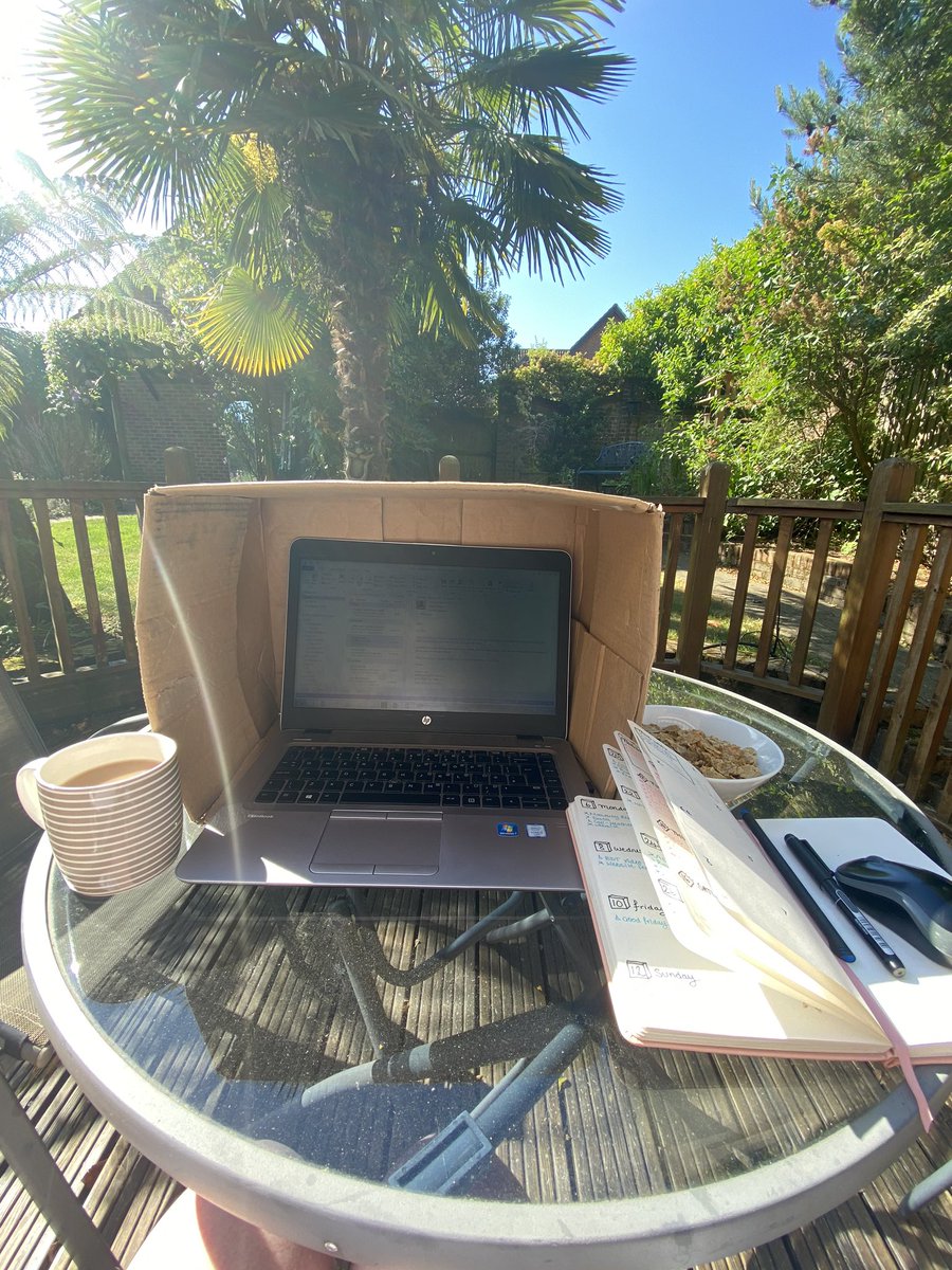 #MondayMorning home office set up ☀️