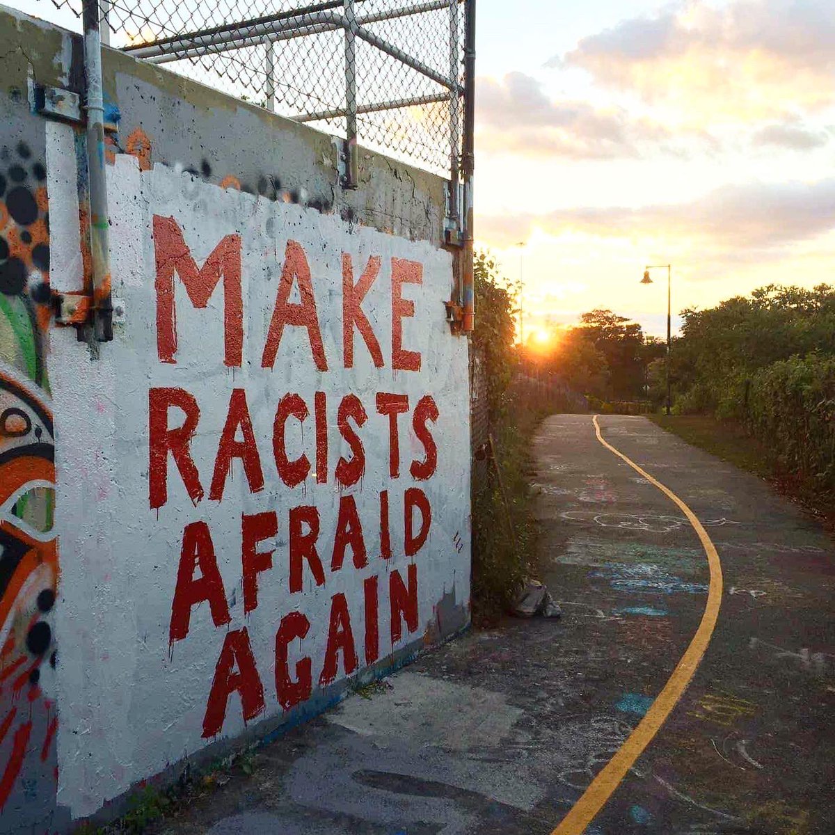 "Si te muestras neutral frente a una injusticia, has elegido estar del lado del opresor"
