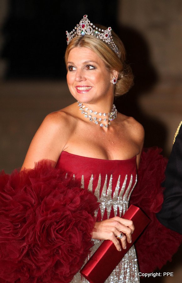 josineevers's tweet photo. Even nagenieten: Máxima's wybertjesjurk van Jan Taminiau.
https://t.co/8m0sihajUq https://t.co/m0cG01zIBe