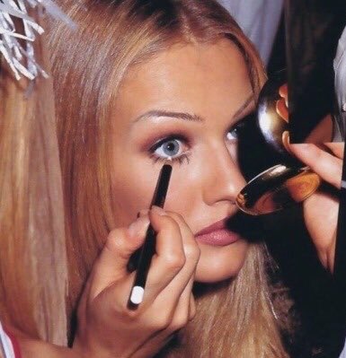 Happy 50th Birthday, Karen Mulder! The most remarkable face. The most tragic fate. 