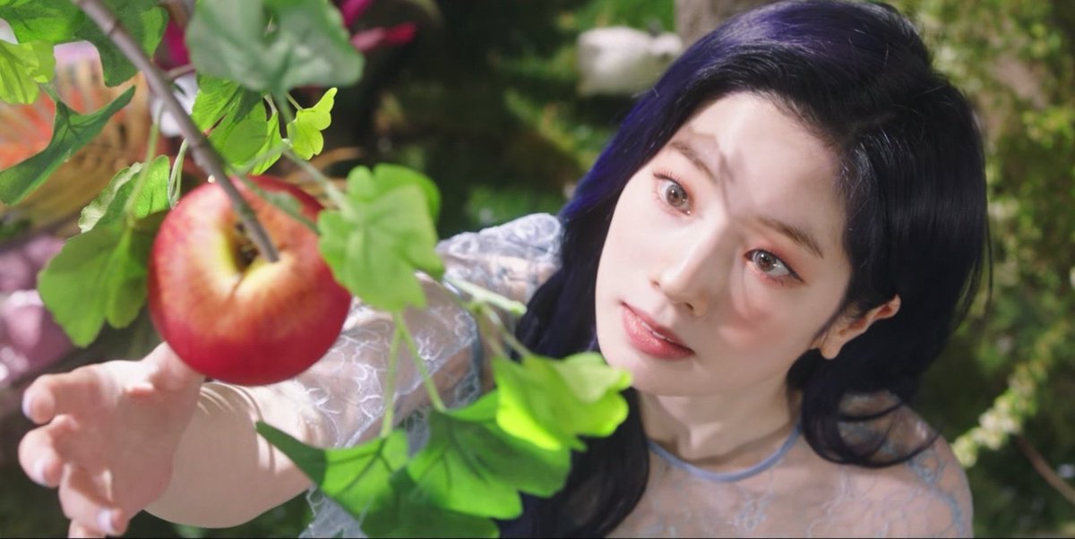 dahyunniepics's tweet image. CAN U HEAR ME SCREAMMMINGGG #MOREandMORE