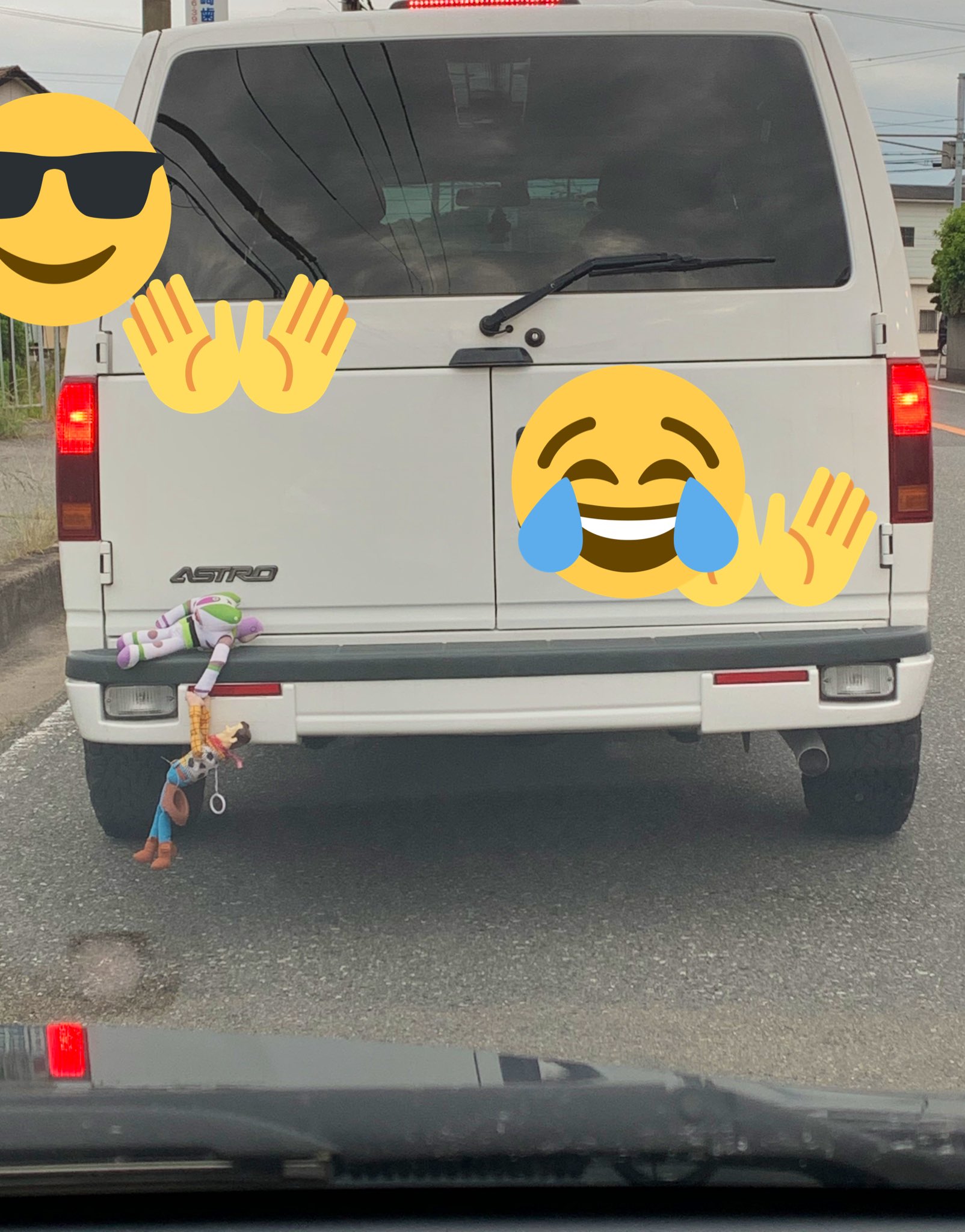 ゆう 目の前の車でバズとウッディがトイストーリー1の1シーン再現してた T Co Rtt6eayfof Twitter