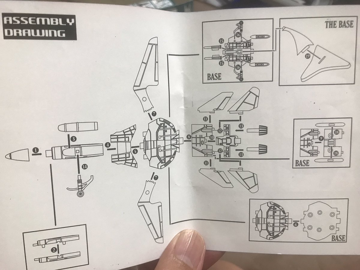 シール付いてるけど、これ切り取って貼る根性はないw

あと材質が軟質プラでは無いので、キャノピーを取り外してスプレーでざっと塗ってみたい衝動がちょっとありますw 