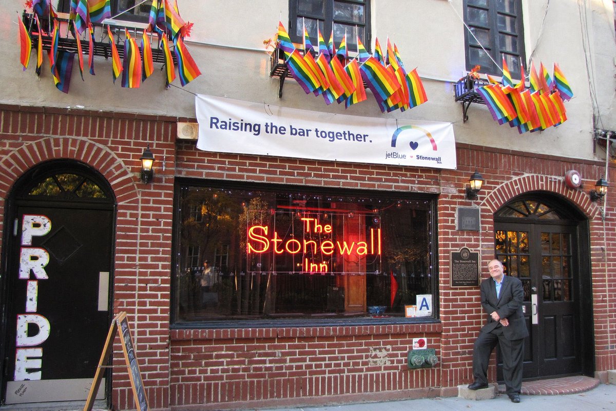 Aujourd’hui le Stonewall Inn existe tjr