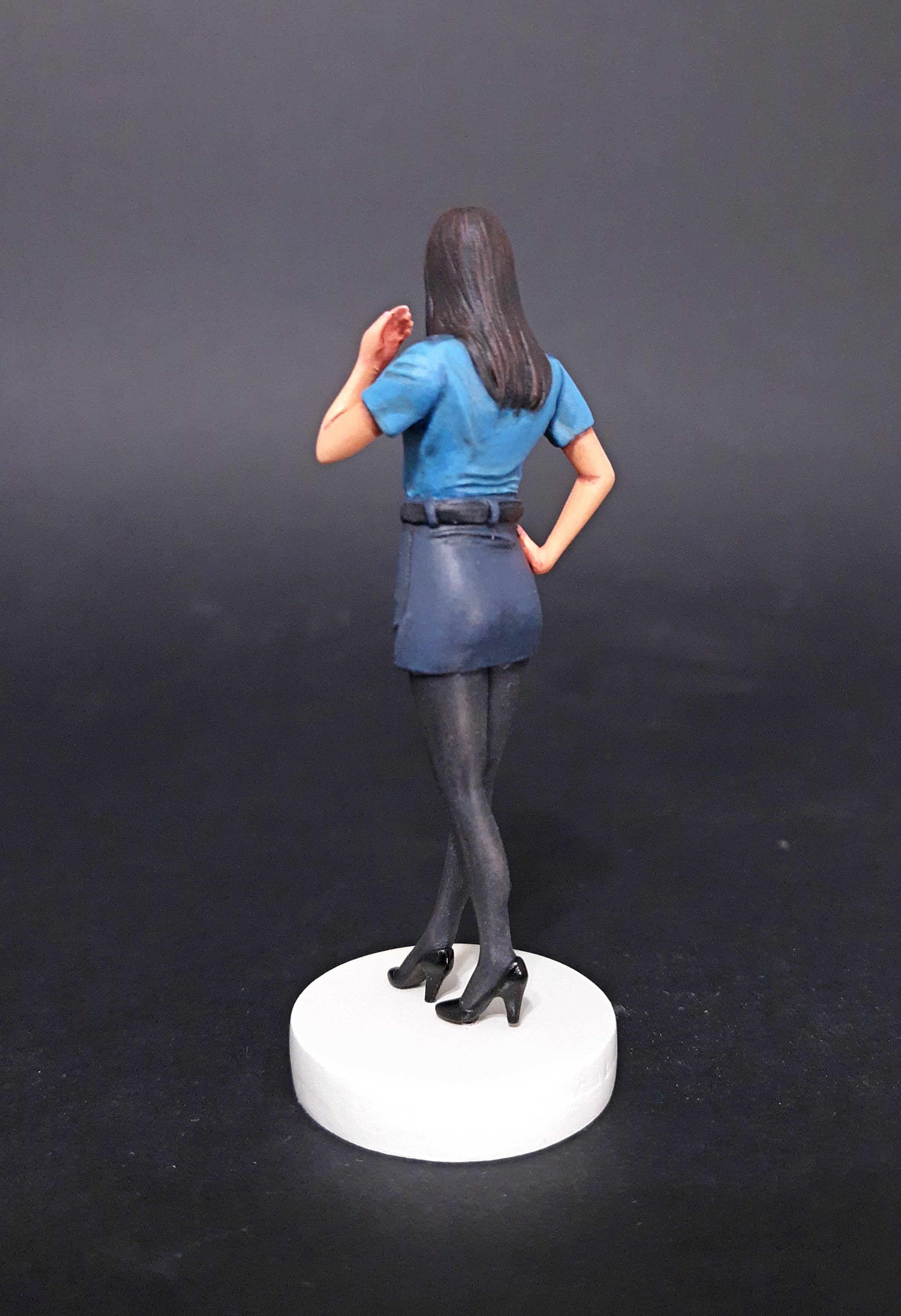 Shunmasan ハセガワの1 24ファッションモデルガールズフィギュアを警官のコスプレっぽくしました 顔の塗装 に苦労しすぎて髪の塗装が適当 エポキシパテを使い始めて二作目です 次回はポーズとかも改造してみたい ハセガワ 辻村聡志 T