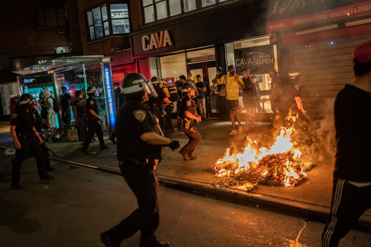 pressgazette's tweet image. British press photographer arrested and charged while covering police protests in America bit.ly/3eHDpmr