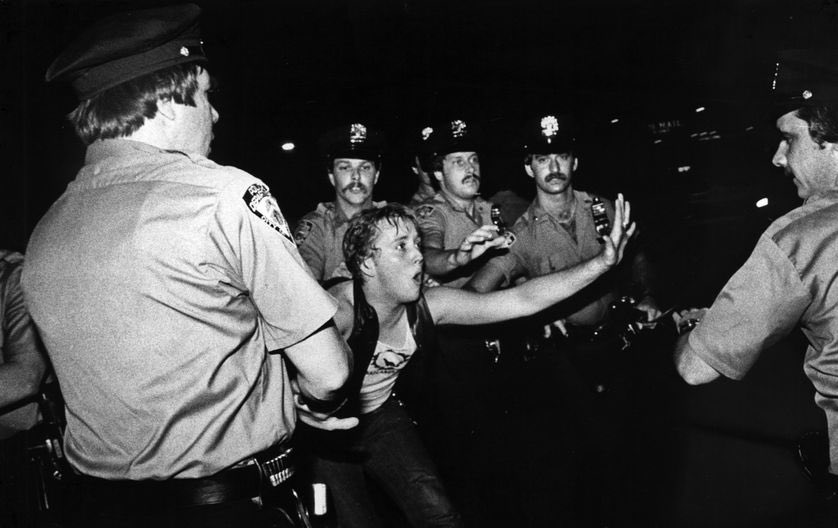A cause de ça il y arrivait souvent des descentes de flics (tjr eux hein) mais le 28 juin 1969 c’était la descente de trop et les clients ont déclenchés une émeutes très violente