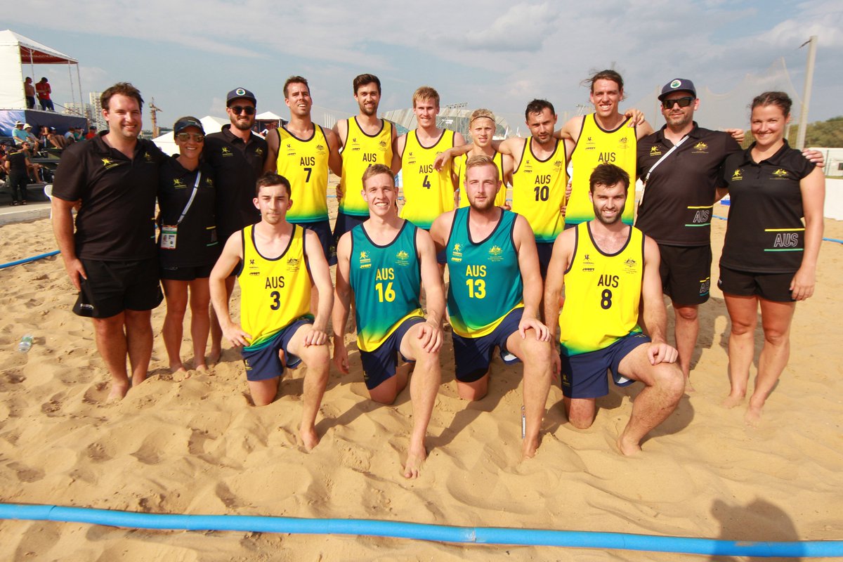 #HandballinHealthcare: The COVID-19 pandemic has seen Australia #beachhandball goalkeeper and doctor James Brennan return to the hospital system as part of his nation's healthcare effort. Read his story ➡️ ihf.info/media-center/n… #staystrong
