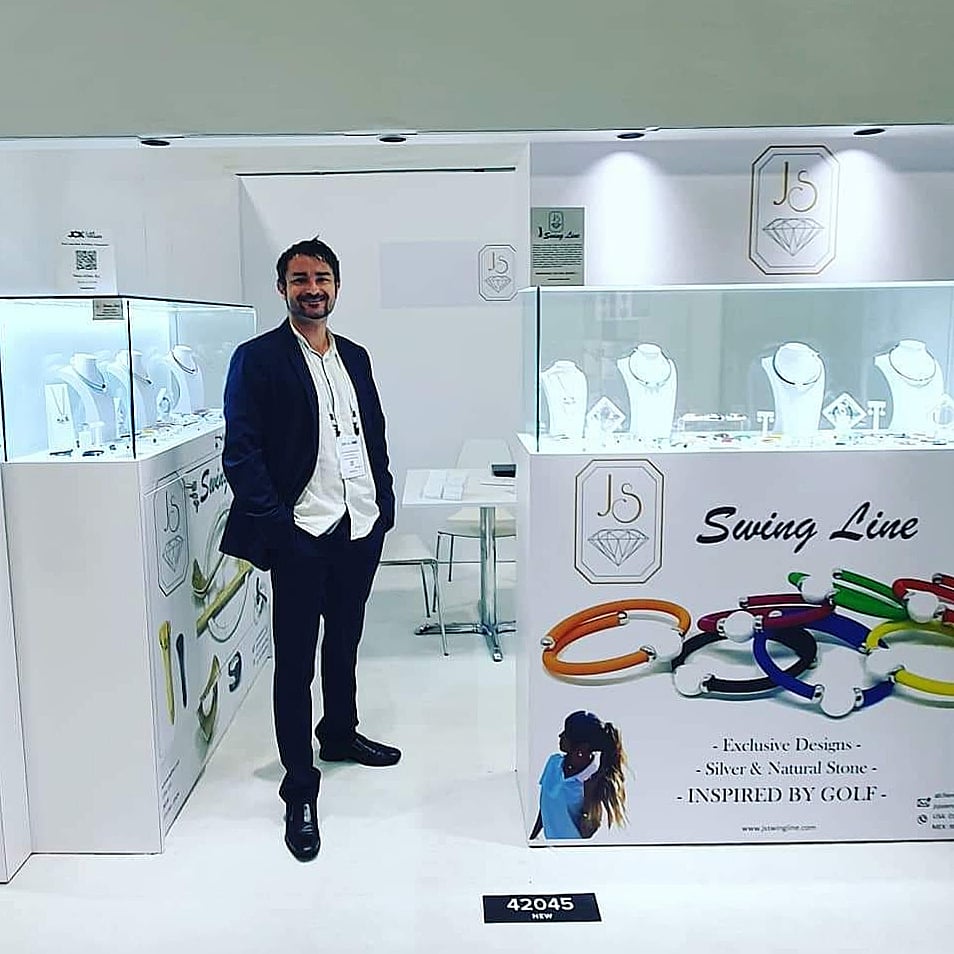 About last year at JCKLasVegas, thanks to this amazing event we met our firsts stores to offer JS Swing in some US areas. Our principal goal in the next years is to be represented in the American golf shops with our golfing collection, the best option to have something attractive