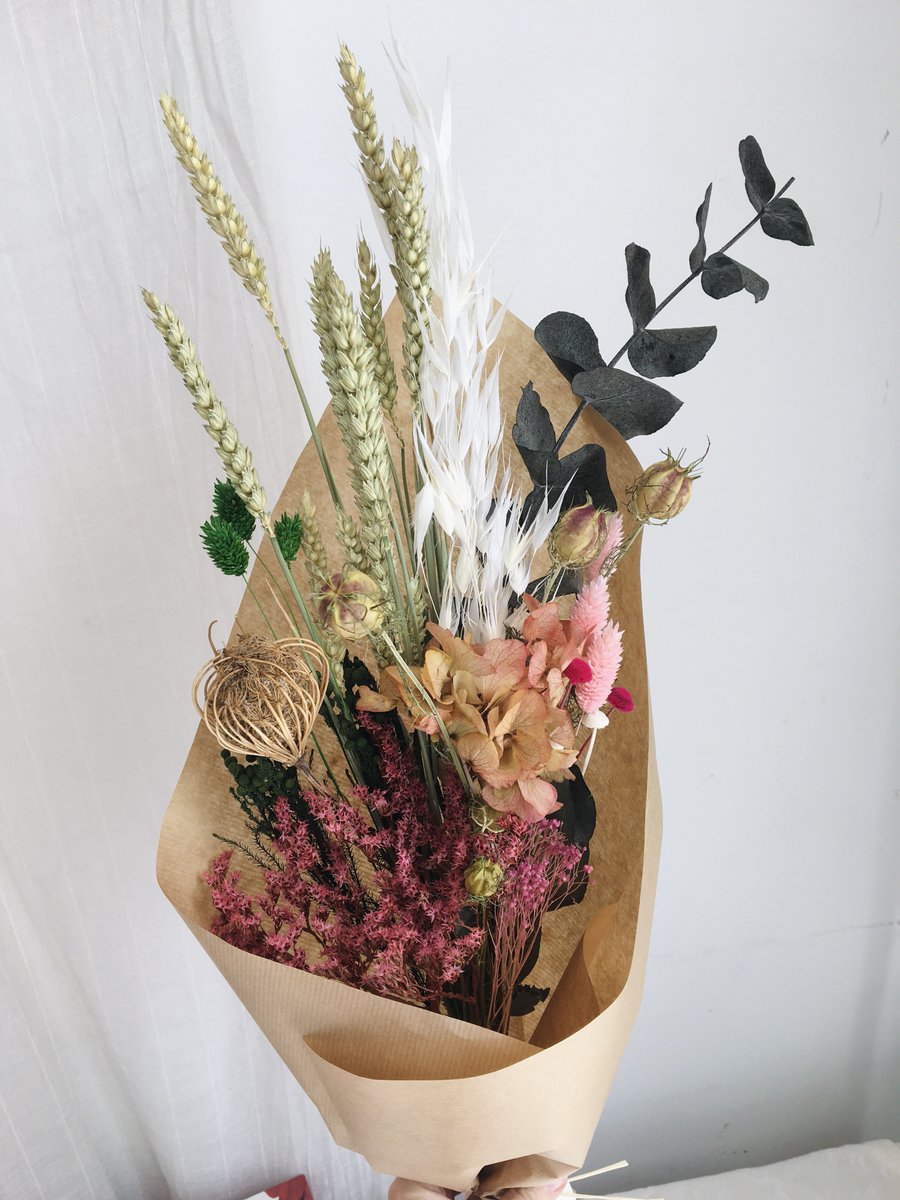 ¡Regala flores! Nuestros ramitos de flores preservadas son perfectos para para regalar. Pequeños detalles que hacen de un rincón un lugar diferente.