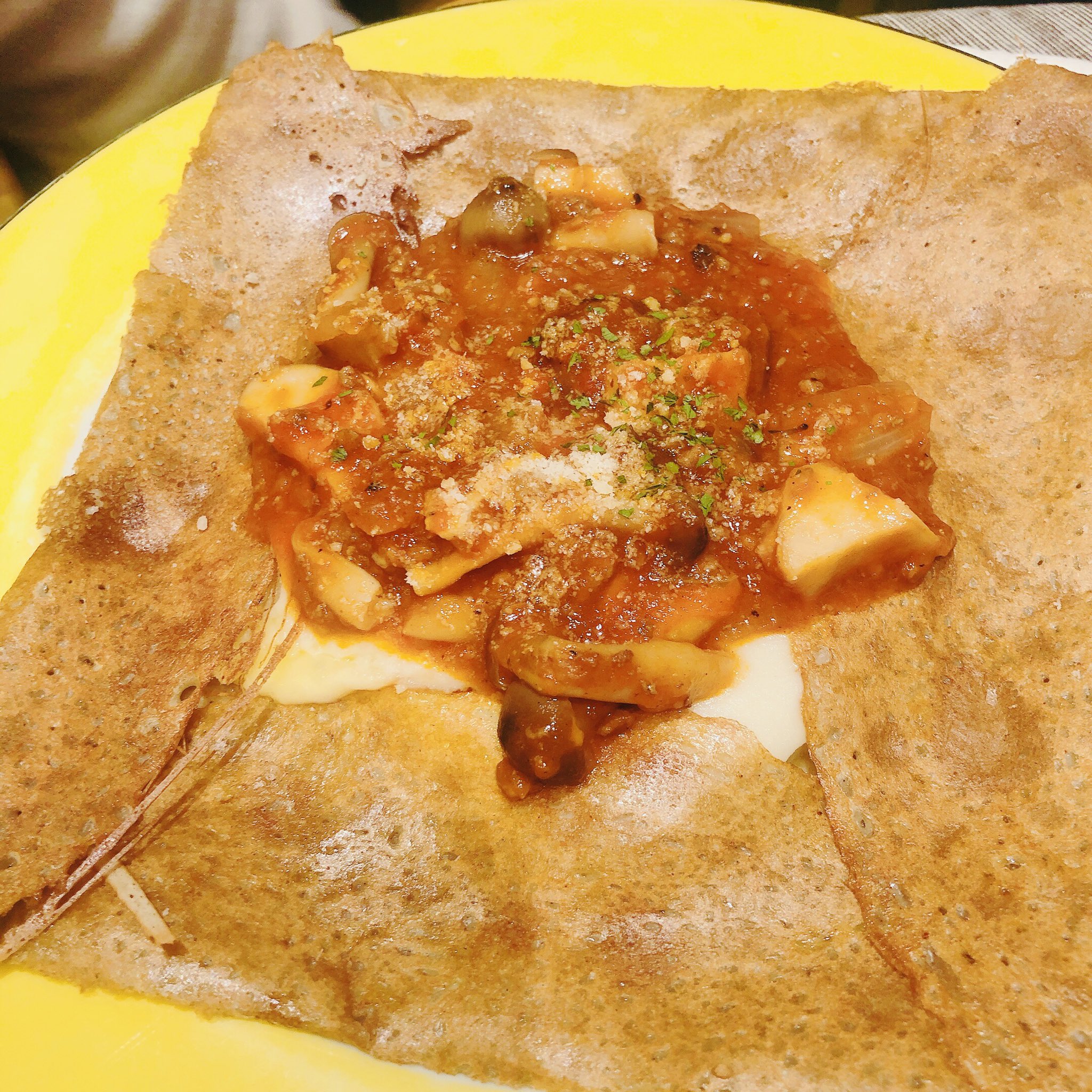 Kaori 今日は久しぶりに お友達と茶屋町にお出かけ 茶屋町の クレープリー スタンド シャンデレール というガレットの専門店へ 友達とガレットのディナー アッサムショコラフロートを注文 ガレットもオシャレ 茶屋町 ガレット専門店