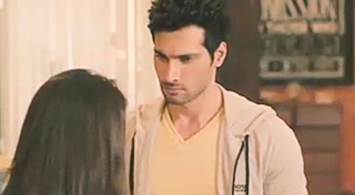 Radhu was like a child who got caught by the teacher Arjun here And the way she asked d lift can't with her cuteness  #Manmarzian